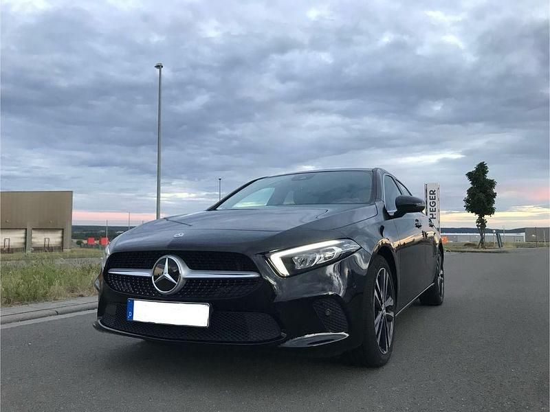 Schwarz Gebraucht 2019 Mercedes A180 Limousine | 18.500 € (Fairer Preis) - Bild 1/4