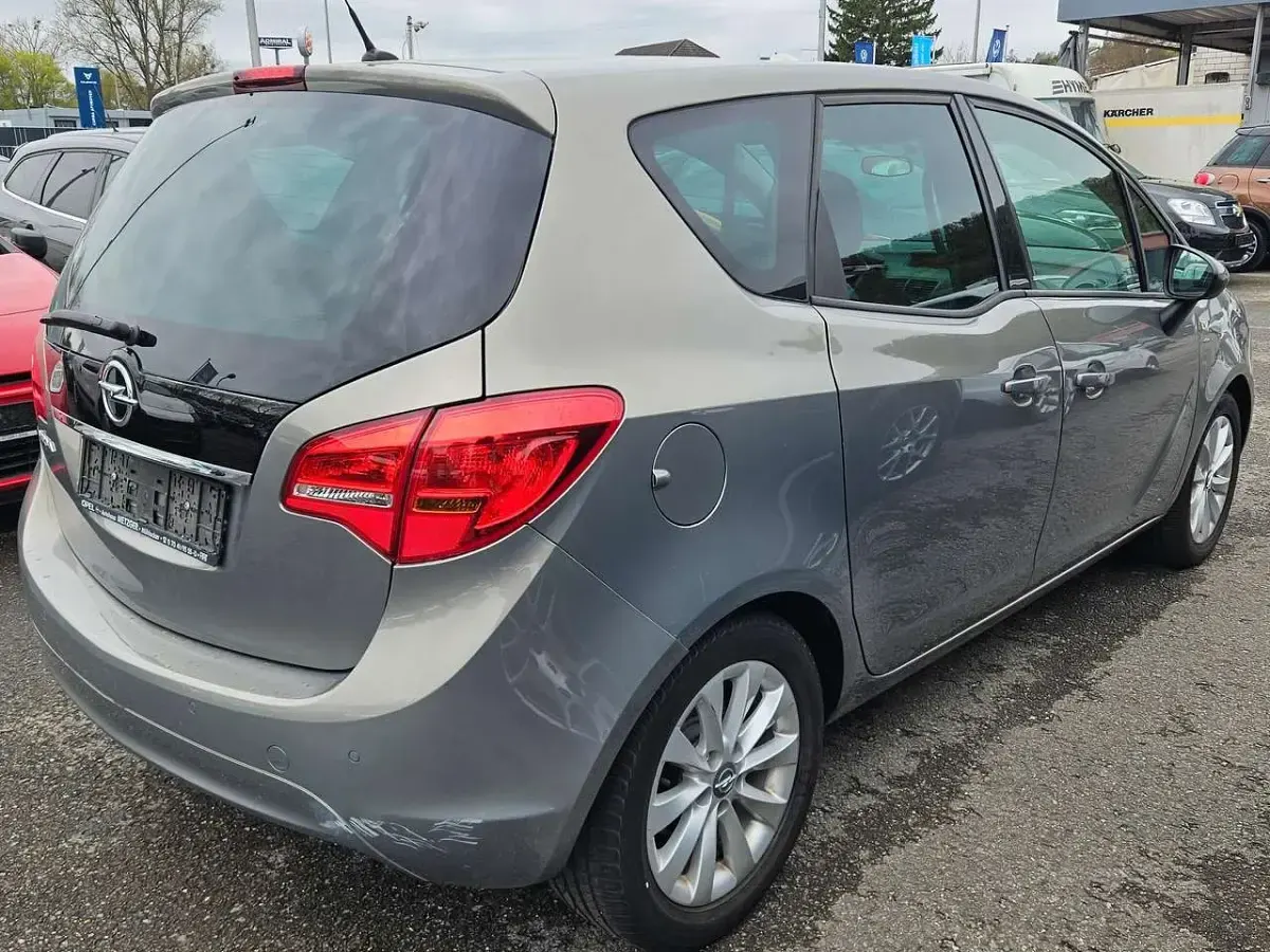 Gebraucht Opel Meriva drive 140 PS (102 kW) 2016 Muskatgrau/muskat braun(m2) Van / Kleinbus