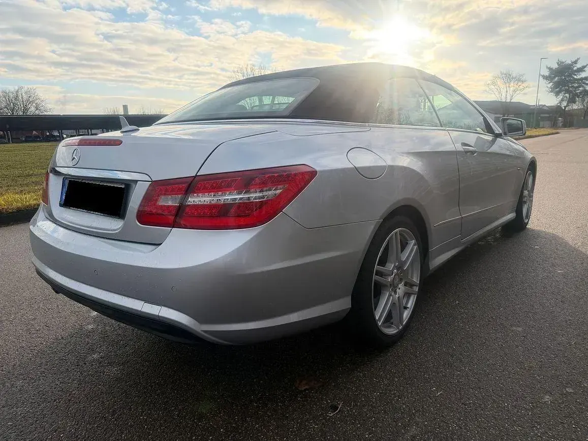 Gebraucht Mercedes E200 AMG line 184 PS (135 kW) 2010 Silber Cabrio