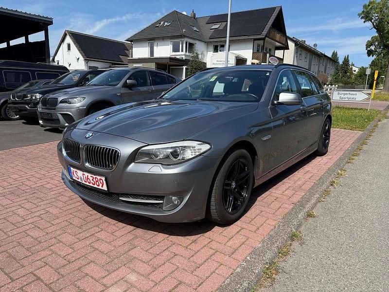 Grau Gebraucht 2011 BMW 528 Kombi | 3.290 € (Fairer Preis) - Bild 1/4