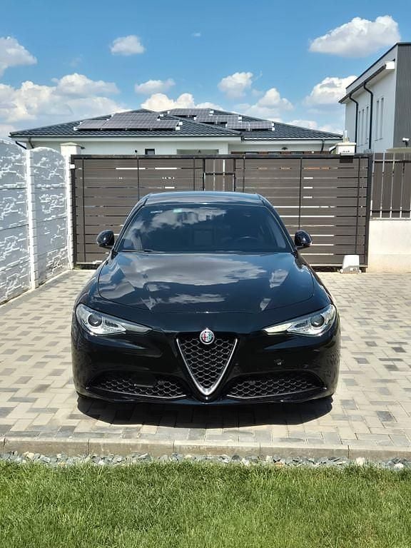 Schwarz Gebraucht 2018 Alfa Romeo Giulia Veloce Limousine | 20.000 € (Fairer Preis) - Bild 1/4