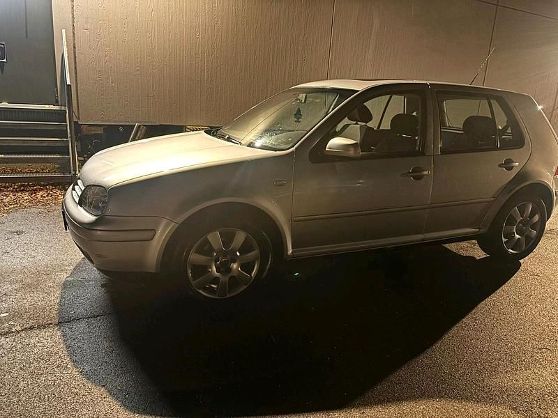 Gebraucht VW Golf IV 101 PS (74 kW) 2003 Kleinwagen