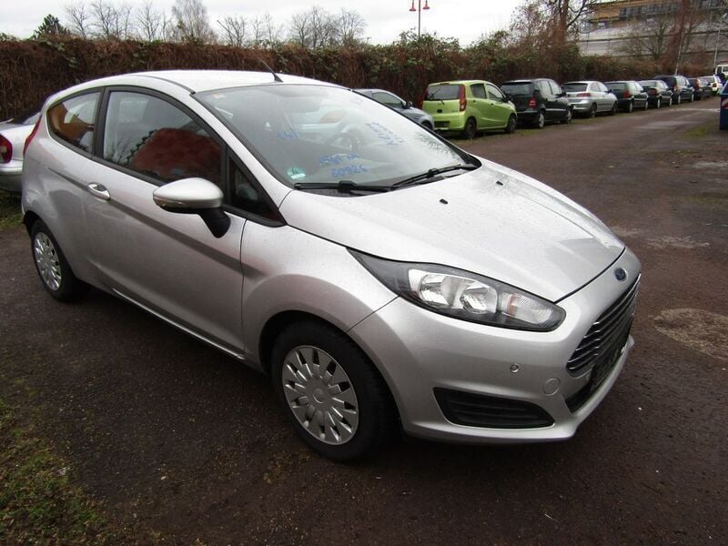Silber Gebraucht 2015 Ford Fiesta Trend Kleinwagen | 4.990 € (Fairer Preis) - Bild 1/4