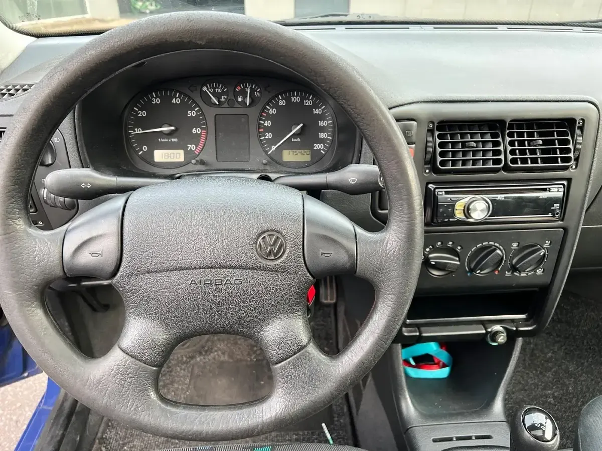 Gebraucht VW Polo 50 PS (36 kW) 1999 Blau Kleinwagen