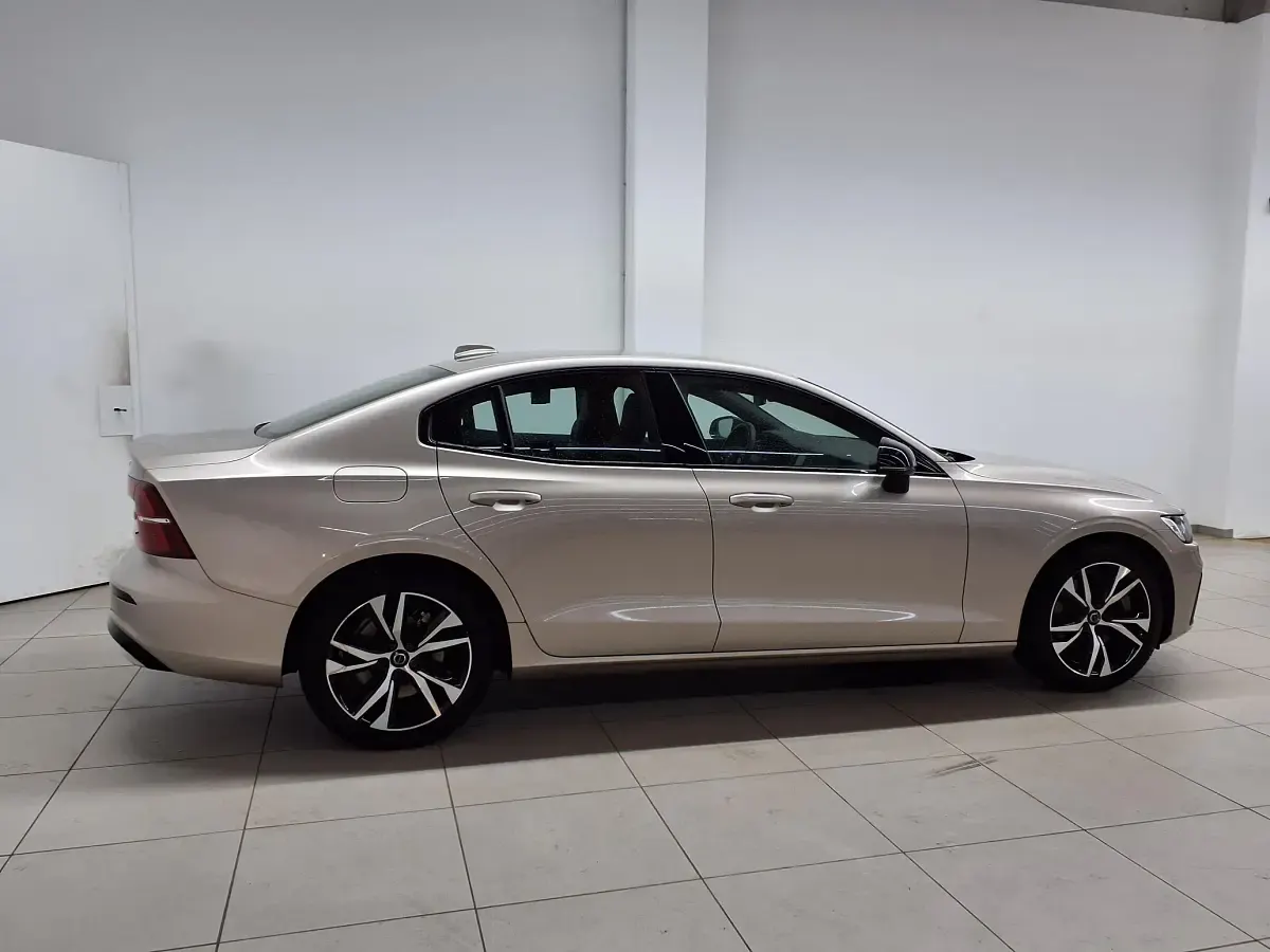 Gebraucht Volvo S60 Plus 250 PS (183 kW) 2023 Beige Limousine