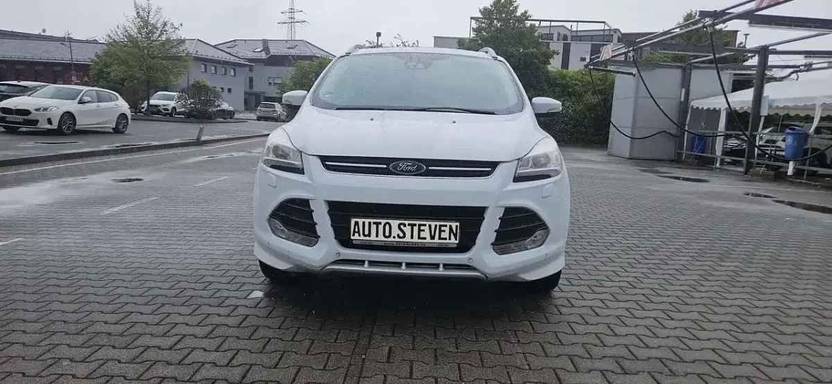 Gebraucht Ford Kuga Individual 163 PS (119 kW) 2014 Frostweiß SUV