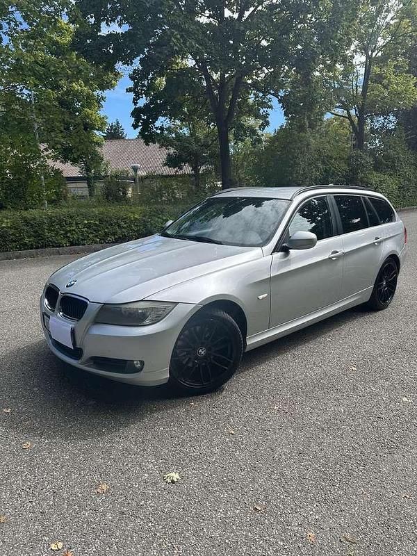 Silber Gebraucht 2010 BMW 318 Kombi | 5.555 € (Fairer Preis) - Bild 1/4