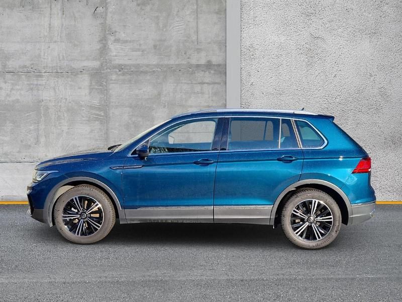 Gebraucht VW Tiguan Elegance 150 PS (110 kW) 2023 Außenfarbe: SUV