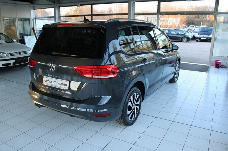Gebraucht VW Touran Active 150 PS (110 kW) 2022 Grau Van / Kleinbus