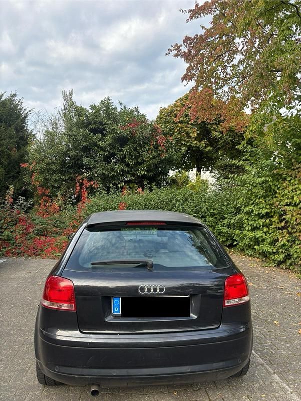 Schwarz Gebraucht 2004 Audi A3 Attraction Coupé | 1.300 € (Fairer Preis) - Bild 1/4