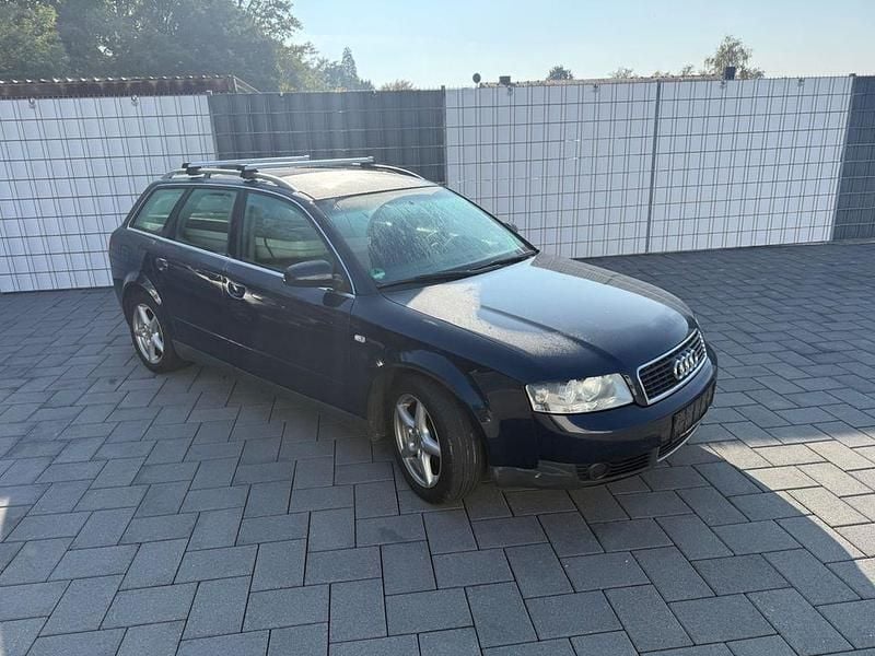 Blau Gebraucht 2004 Audi A4 Kombi | 850 € (Guter Preis) - Bild 1/4