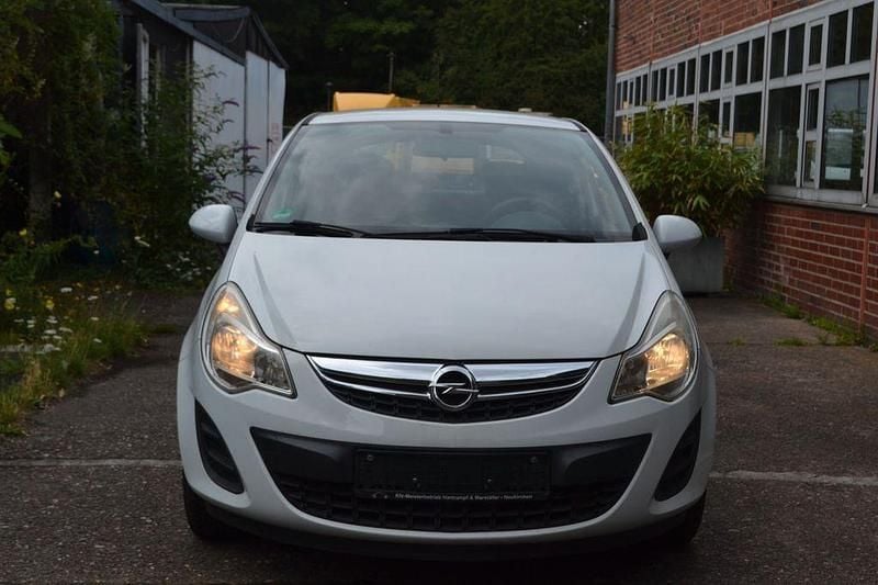 Weiß Gebraucht 2012 Opel Corsa Limousine | 2.550 € (Superpreis) - Bild 1/4
