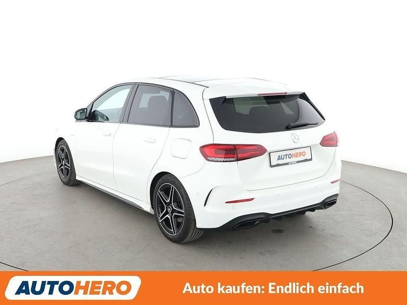 Gebraucht Mercedes B180 AMG line 136 PS (100 kW) 2022 Weiß Van / Kleinbus