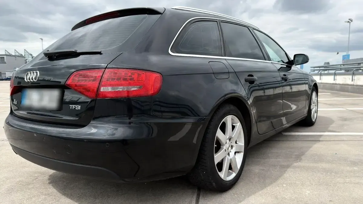 Gebraucht Audi A4 Ambiente 160 PS (117 kW) 2011 Schwarz Kombi