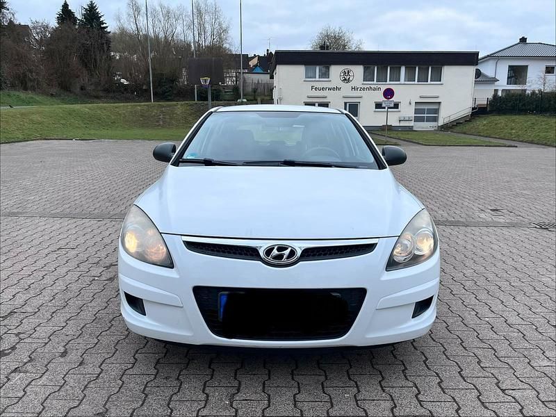Gebraucht Hyundai i30 100 PS (73 kW) 2009 Weiß Kleinwagen