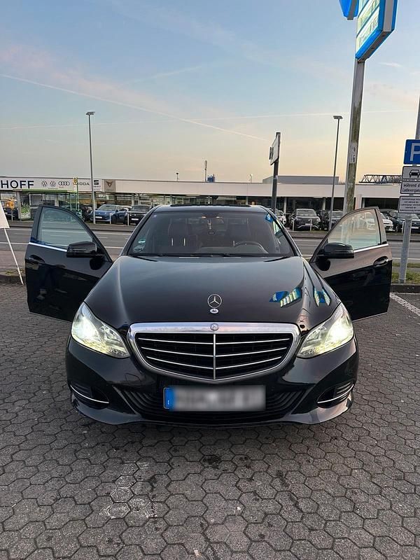 Gebraucht Mercedes E220 170 PS (125 kW) 2014 Schwarz Limousine