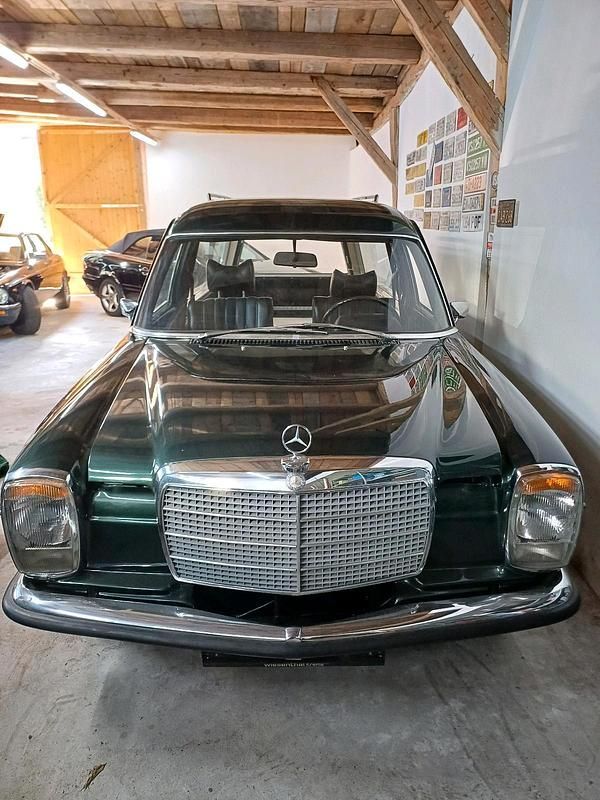 Grün Gebraucht 2025 Mercedes W115 Kombi | 11.999 € - Bild 1/4