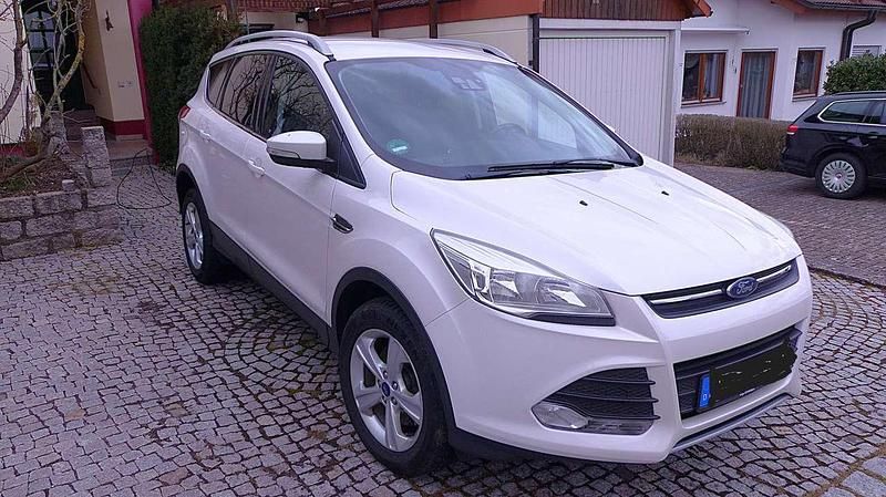 Gebraucht Ford Kuga SYNC Edition 150 PS (110 kW) 2016 Weiß SUV