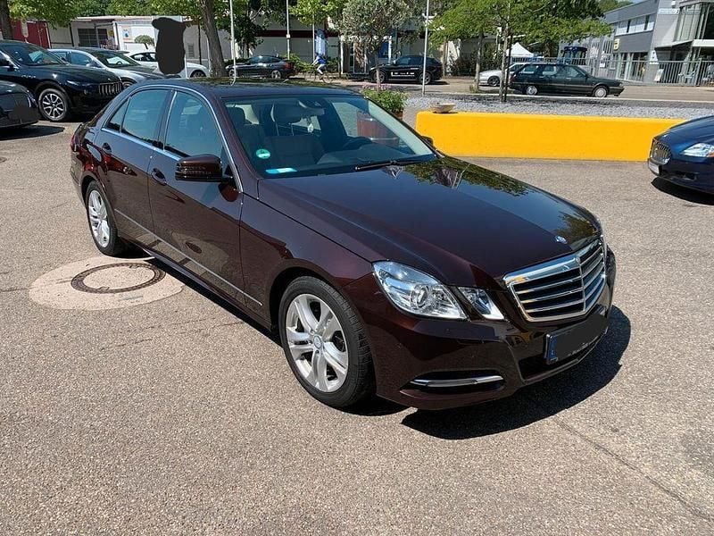Braun Gebraucht 2010 Mercedes E350 Limousine | 12.990 € (Fairer Preis) - Bild 1/4