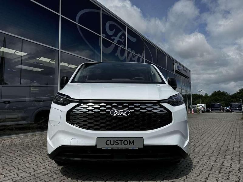 Hell weiß metallic Neu 2025 Ford E-Transit Trend Van | 49.480 € - Bild 1/4