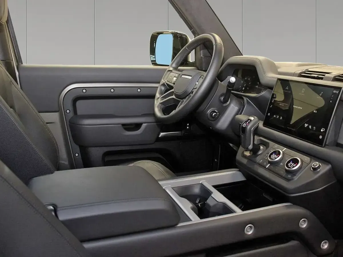 Gebraucht Land Rover Defender 431 PS (317 kW) 2024 Silicon silver SUV