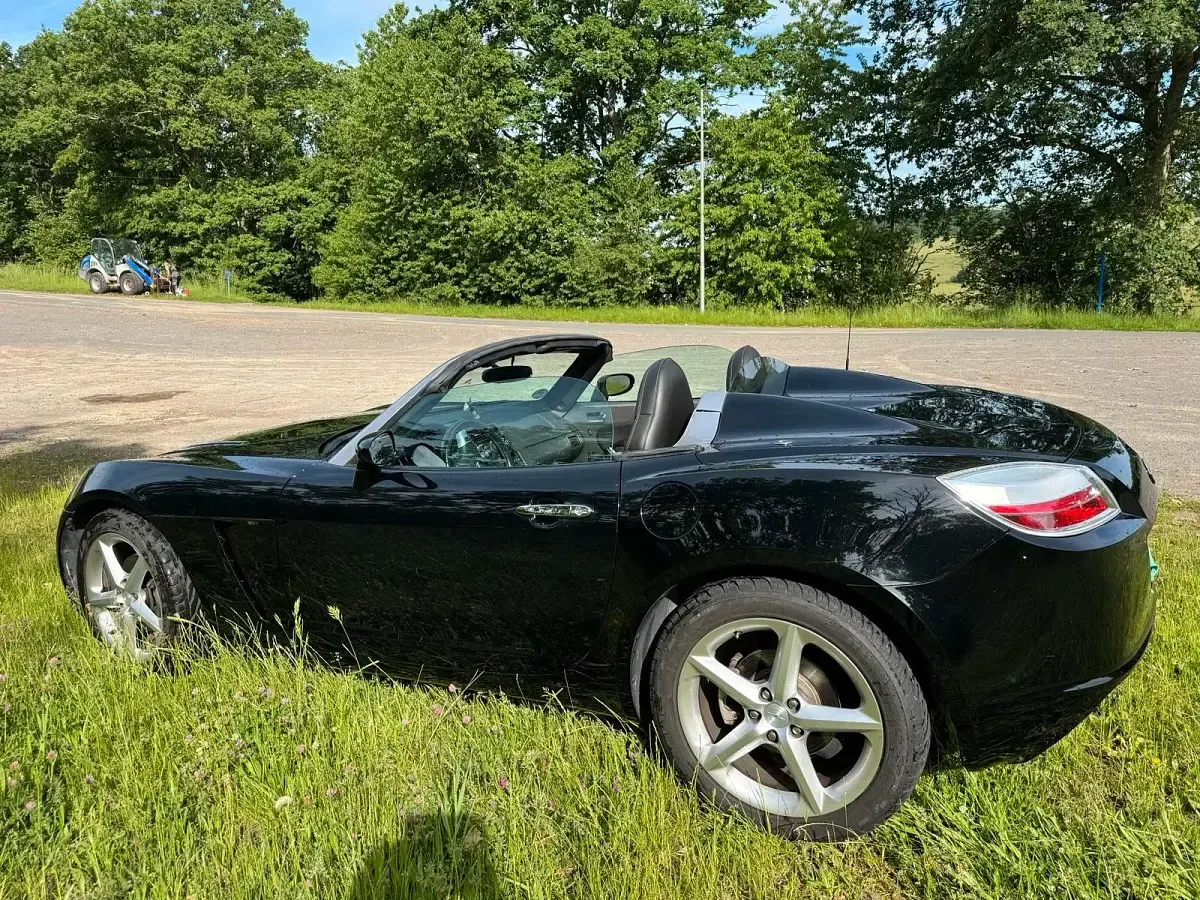 Gebraucht Opel GT 264 PS (194 kW) 2009 Schwarz Cabrio
