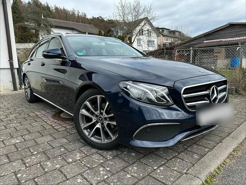 Gebraucht Mercedes E220 Avantgarde 194 PS (142 kW) 2019 Blau Kombi