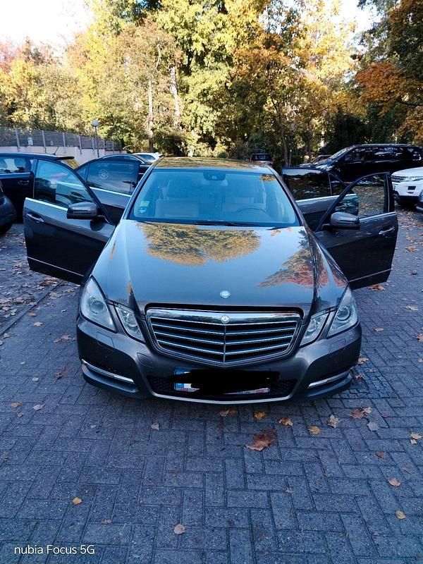 Andere farben Gebraucht 2011 Mercedes E200 Limousine | 8.300 € (Superpreis) - Bild 1/4
