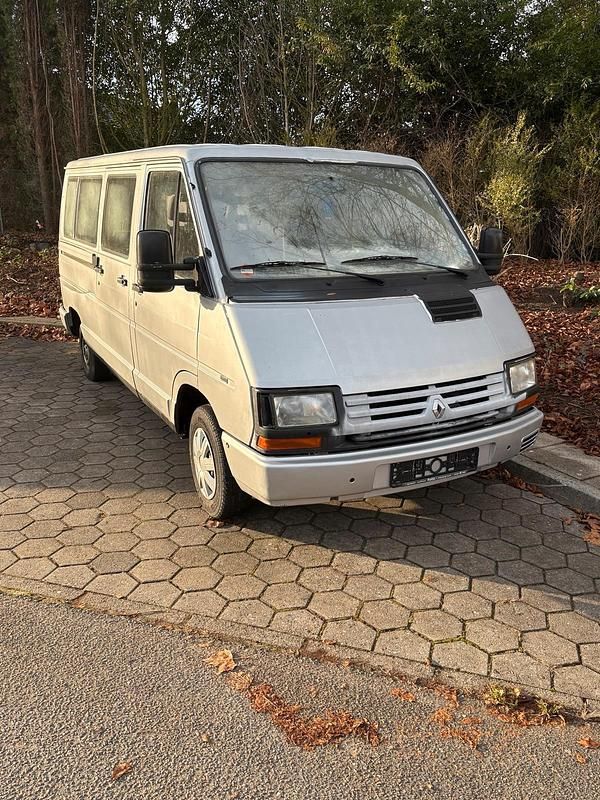 Gebraucht Renault Trafic 120 PS (88 kW) 1997 Silber Van / Kleinbus