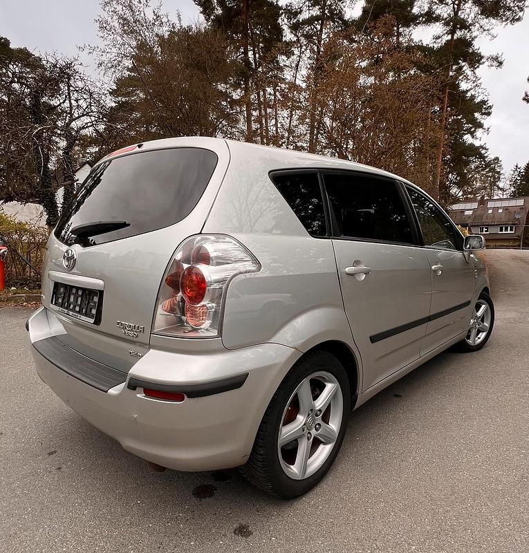 Gebraucht Toyota Corolla Verso 177 PS (130 kW) 2007 Silber Van / Kleinbus