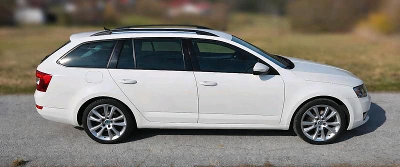 Gebraucht Skoda Octavia Ambition 150 PS (110 kW) 2015 Weiß Kleinwagen