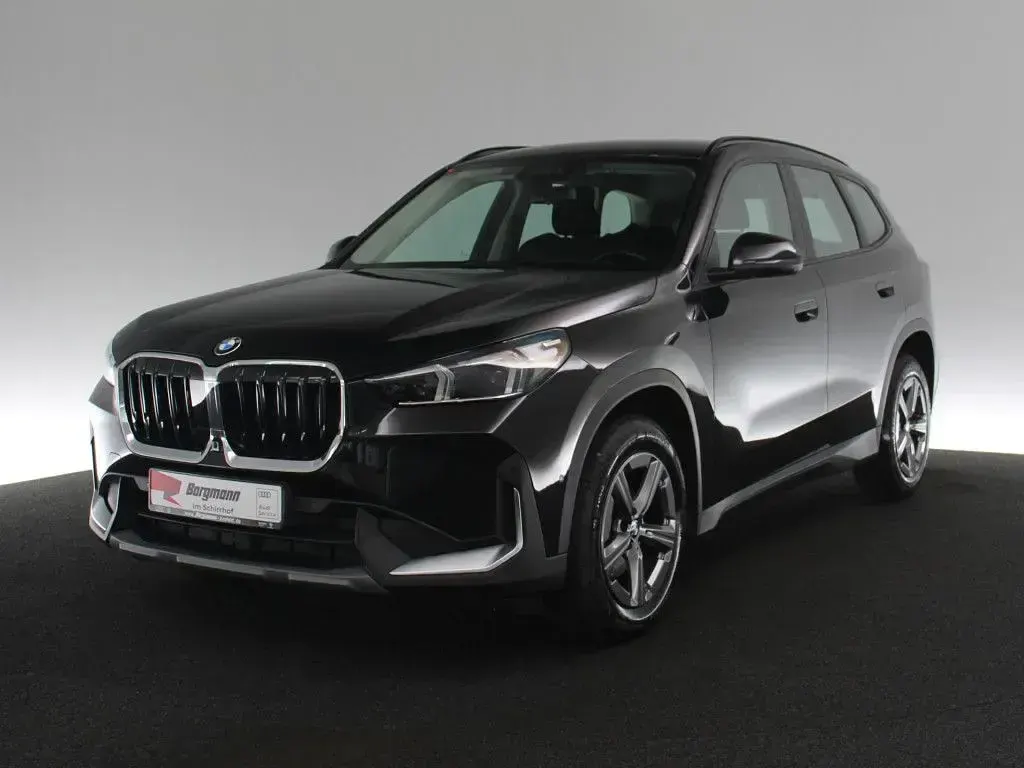 Gebraucht BMW X1 Luxury Line 150 PS (110 kW) 2023 Black sapphire metallic (metallic) SUV