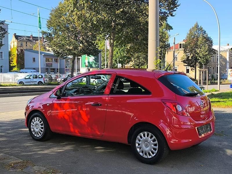 Gebraucht Opel Corsa Selection 69 PS (50 kW) 2011 Rot Kleinwagen