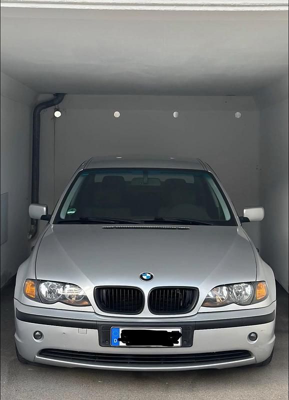 Silber Gebraucht 2003 BMW 320 Limousine | 5.199 € (Teuer) - Bild 1/4