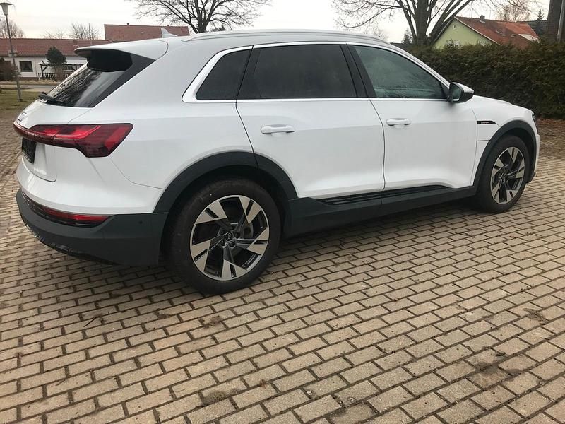 Gebraucht Audi e-tron S-Line 230 kW (313 PS) 2021 Weiß SUV