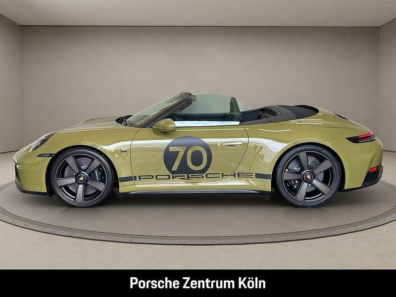 Neu Porsche 992 541 PS (397 kW) 2025 Gruen Cabrio