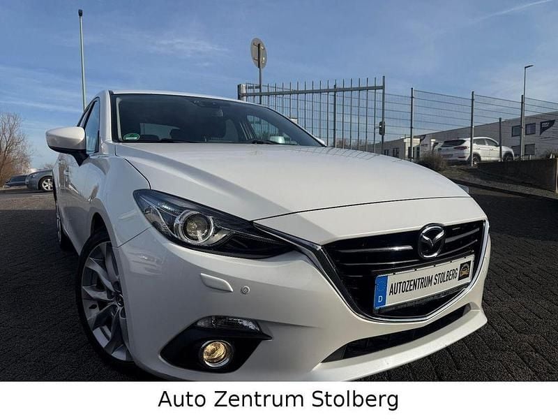 Weiß Gebraucht 2015 Mazda 3 Sports-Line Limousine | 10.490 € (Fairer Preis) - Bild 1/4