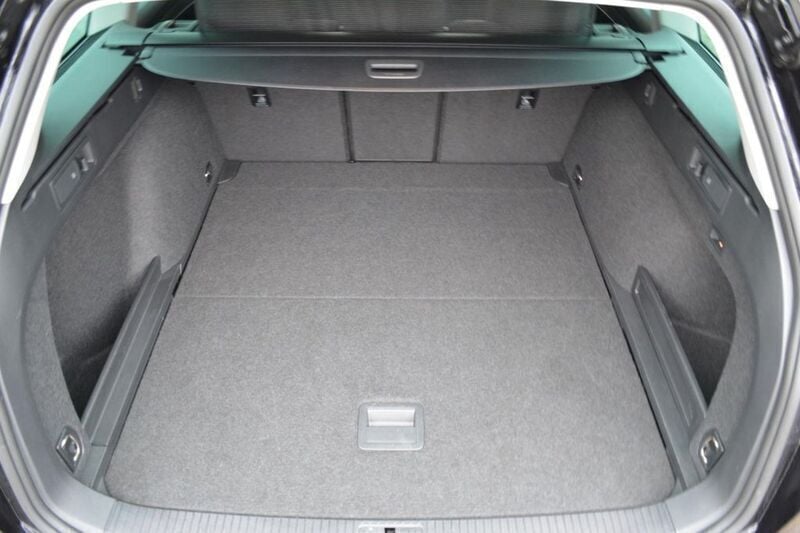 Gebraucht VW Passat Conceptline 150 PS (110 kW) 2023 Schwarz Kombi