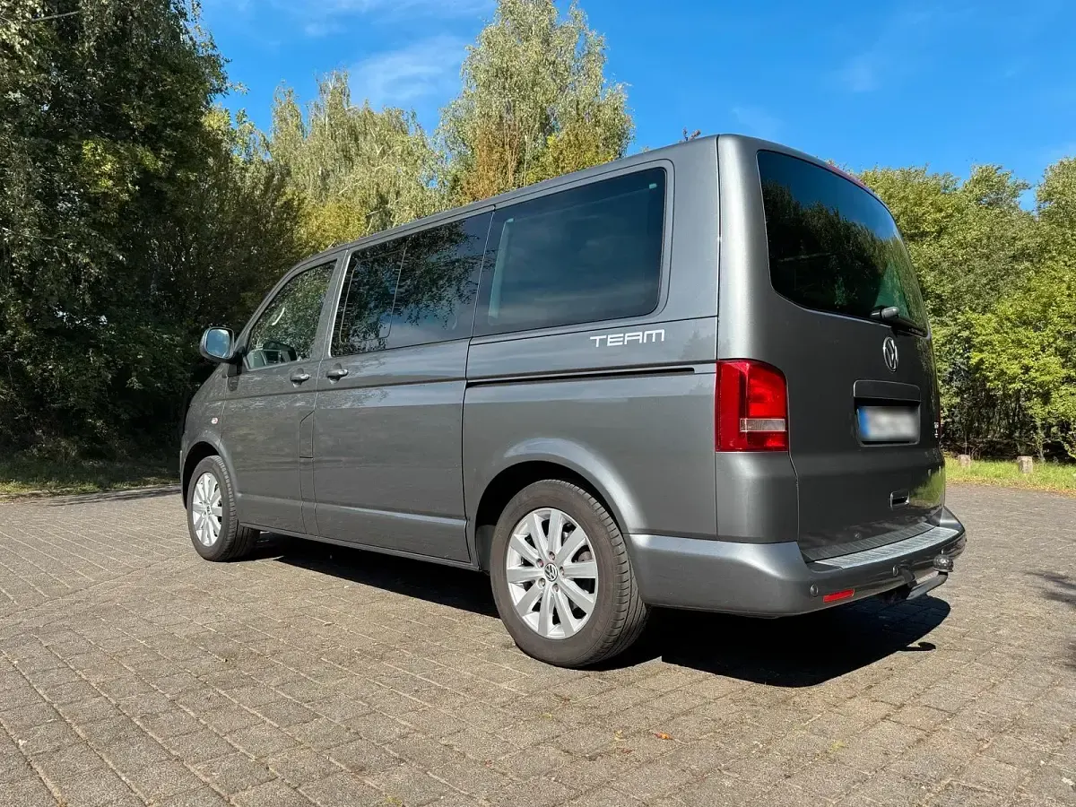 Gebraucht VW Multivan Team 140 PS (102 kW) 2010 Grau Van / Kleinbus