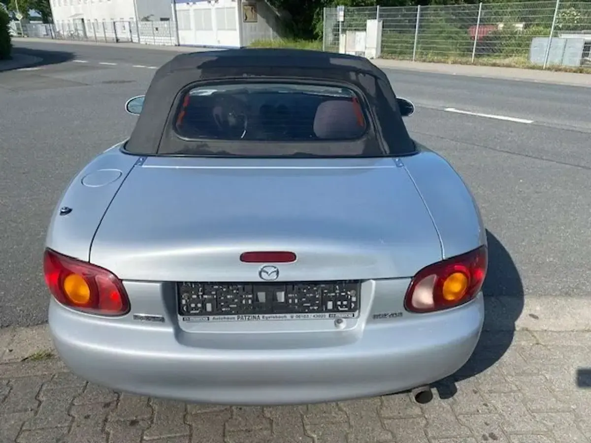 Usata Mazda MX5 110 CV (80 kW) 2000 Argento Cabrio
