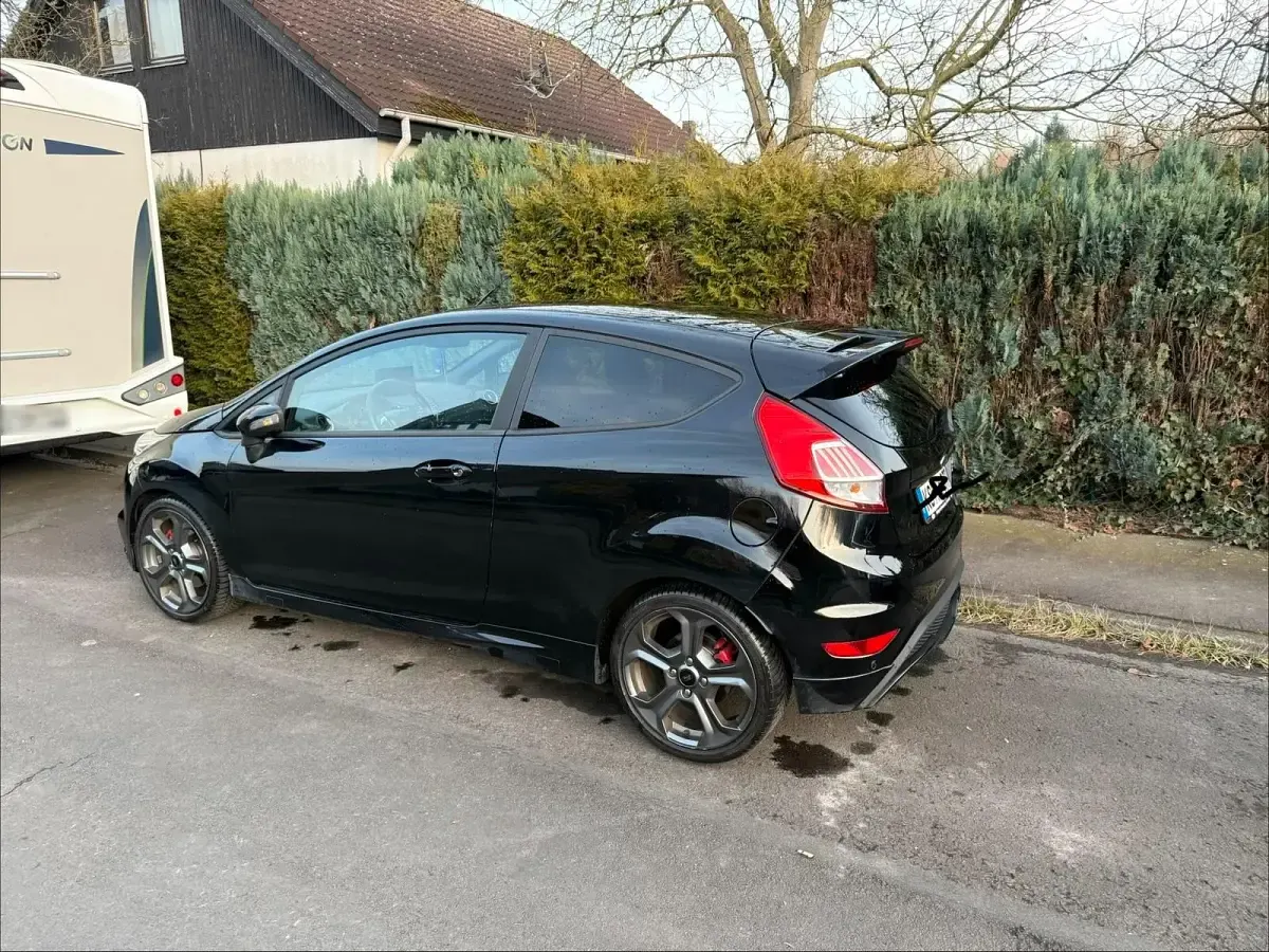 Używany Ford Fiesta ST 182 KM (133 kW) 2017 Czarny Hatchback