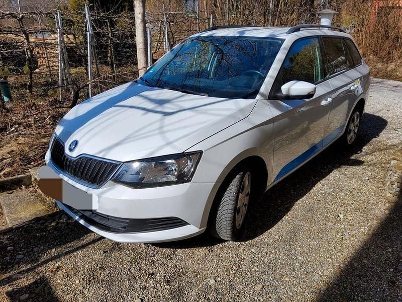 Gebraucht Skoda Fabia Ambition 90 PS (66 kW) 2015 Weiß Limousine