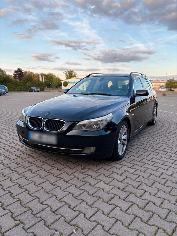 Schwarz Gebraucht 2007 BMW 520 Kombi | 3.250 € (Superpreis) - Bild 1/4