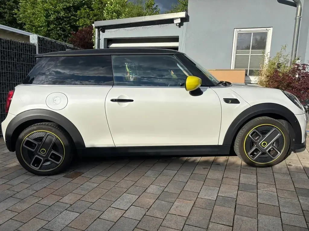 Gebraucht Mini Cooper SE 135 kW (184 PS) 2023 Weiß Kleinwagen