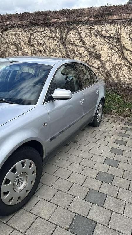 Gebraucht VW Passat 101 PS (74 kW) 2001 Limousine