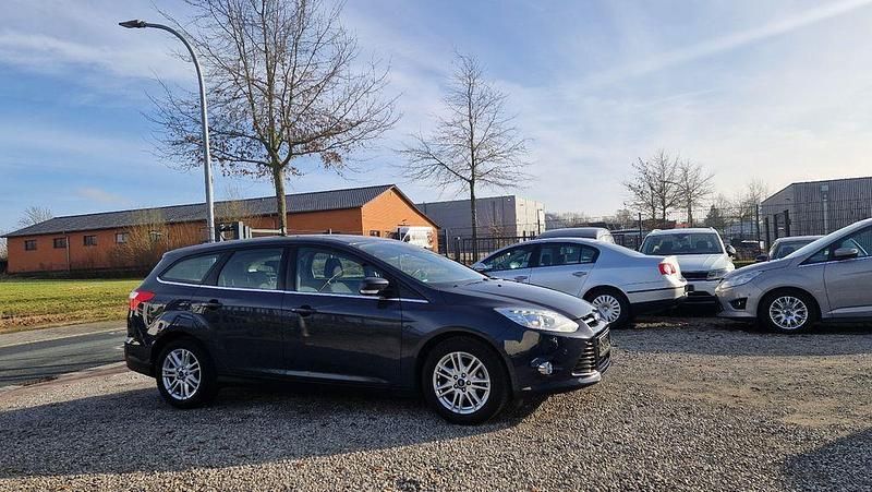 Gebraucht Ford Focus Titanium 125 PS (91 kW) 2013 Grau Limousine