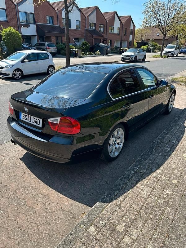 Używany BMW 330 258 KM (189 kW) 2005 Czarny Sedan/Limuzyna