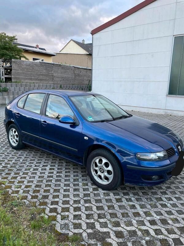 Blau Gebraucht 2003 Seat Leon Limousine | 800 € (Guter Preis) - Bild 1/4