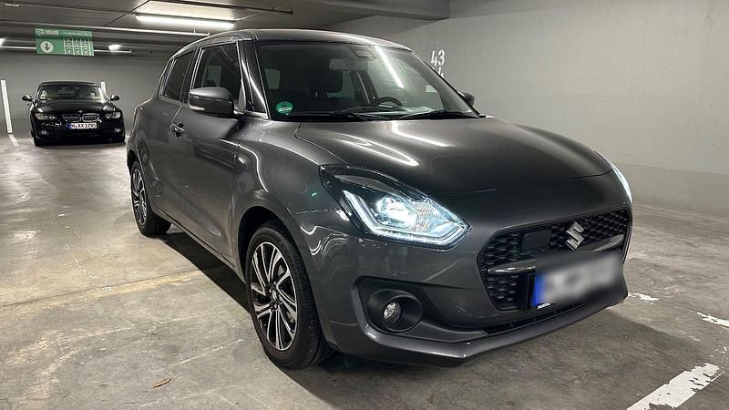 Grau Gebraucht 2023 Suzuki Swift Comfort+ Kleinwagen | 17.100 € (Guter Preis) - Bild 1/4