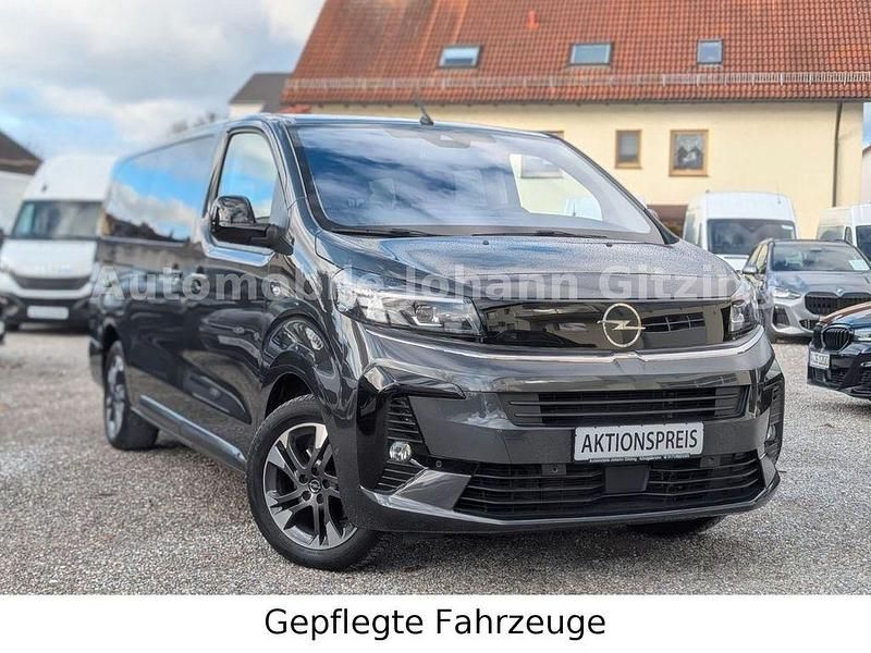 Grau Gebraucht 2024 Opel Zafira Life Van | 33.949 € (Superpreis) - Bild 1/4